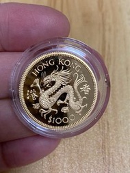「罕有」1976年精裝龍年金幣！重量1/2安士（4錢3分1厘）！成色91.7%黃金（22 k）！「龍」年金幣是香港十二生肖金幣的首枚發行金幣！而且精裝金幣的發行量是10000枚（比較少）！UNC！爆光