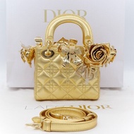 Jisoo同款（全球限量款♥️藝術藏品級）Dior 迪奧Dior Lady Art Anna Weyant 藝術家限量 金色金屬光澤 小羊皮 肩背包 手提包