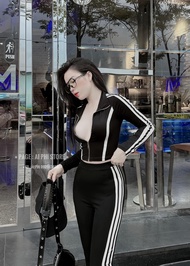 Set áo croptop tay dài dây kéo và quần legging dài ống loe 3 sọc đồ bộ thể thao cá tính màu đen