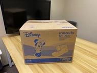 全新從未出過盒 官方正版真貨 平行進口 Disney brother innovis NV180D embroidery and sewing machine 兄弟 迪士尼 電腦衣車 衣車 兩用 2用 電腦刺繡縫紉機 電腦繡花 縫紉一體機 [越南製 made in Vietnam] 購買即免費送一堆全新專用專業車縫工具用具 送大型繡花箍 中型繡花箍 壓腳32隻 8包衣車針 不議價