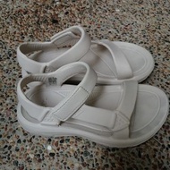 Teva 涼鞋