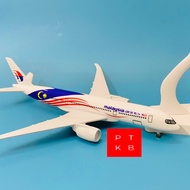 Model Malaysia Airlines Airlines 20cm With Wheels With Stand