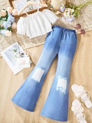 SHEIN Conjunto De Dos Piezas Para Niñas Mayores Con Top De Manga Globa Con Hombros Descubiertos Y Pantalón Acampanado Con Efecto De Denim.