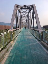 臺中旅遊｜盛夏狂歡｜中興新村.購物中心LaLaport.后豐鐵馬道.鳳凰酒店二日｜高雄台南出發