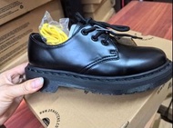 Dr Martens 黑色返學皮鞋