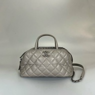 CHANEL 菱格保齡球包牛皮灰