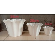 Primadona White Flower Pot UK 25cm