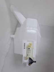 ถังฉีดน้ำล้างกระจก 5 ประตู NISSAN TIDA C11L11N 28910-EE700 (เป็นอะไหล่แท้ Nissan) รหัส A416