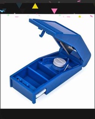 切藥丸機 藥丸切割機 荷蘭製造 有安全保險制  藥丸 醫藥分離器 切藥丸器連藥盒 藥丸刀 切藥丸機 切藥丸盒  切藥丸機隱藏式刀片 藥物小工具 Made in Holland   Medicine S