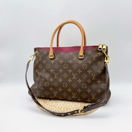 LV Monogram 紫紅內裡 PALLAS 斜背包（中款）