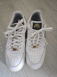 Nike Air Force 1 白黑金