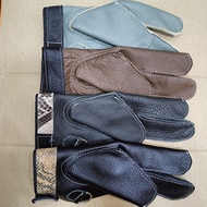 3-finger rimmed gloves - bird gloves - bird training gloves