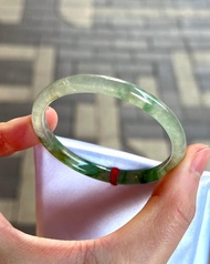 天然翡翠 緬甸翡翠 A玉 玉鐲 • 冰玻種半山水白底青幼條翡翠福鐲