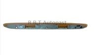 BENZ คิ้วฝากระโปรงหลัง( 3 รูยึด)สำหรับรถเบนซ์ รุ่น E230/W210 Past No.210 758 01 38 (MADE IN TAIWAN)