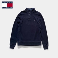เสื้อสเวตเตอร์คอตั้ง Tommy Hilfiger สีดำ อก 38 ยาว 27 มือสอง สภาพดี : ตำหนิ ปกคอเฟดเล็กน้อย