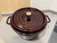 Staub 鑄鐵鍋 深紅色