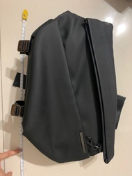 NIID - Radiant Urban Sling R1 時尚隨身袋單肩包 (可容納12.9吋iPad Pro) 珍珠黑 ( NID10250 )