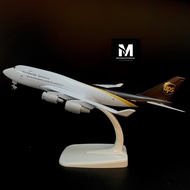 MÔ HÌNH MÁY BAY B747 UPS AIR CARGO TỈ LỆ 1:400 (20CM) KIM LOẠI CAO CẤP SƠN TĨNH ĐIỆN BÓNG ĐẸP