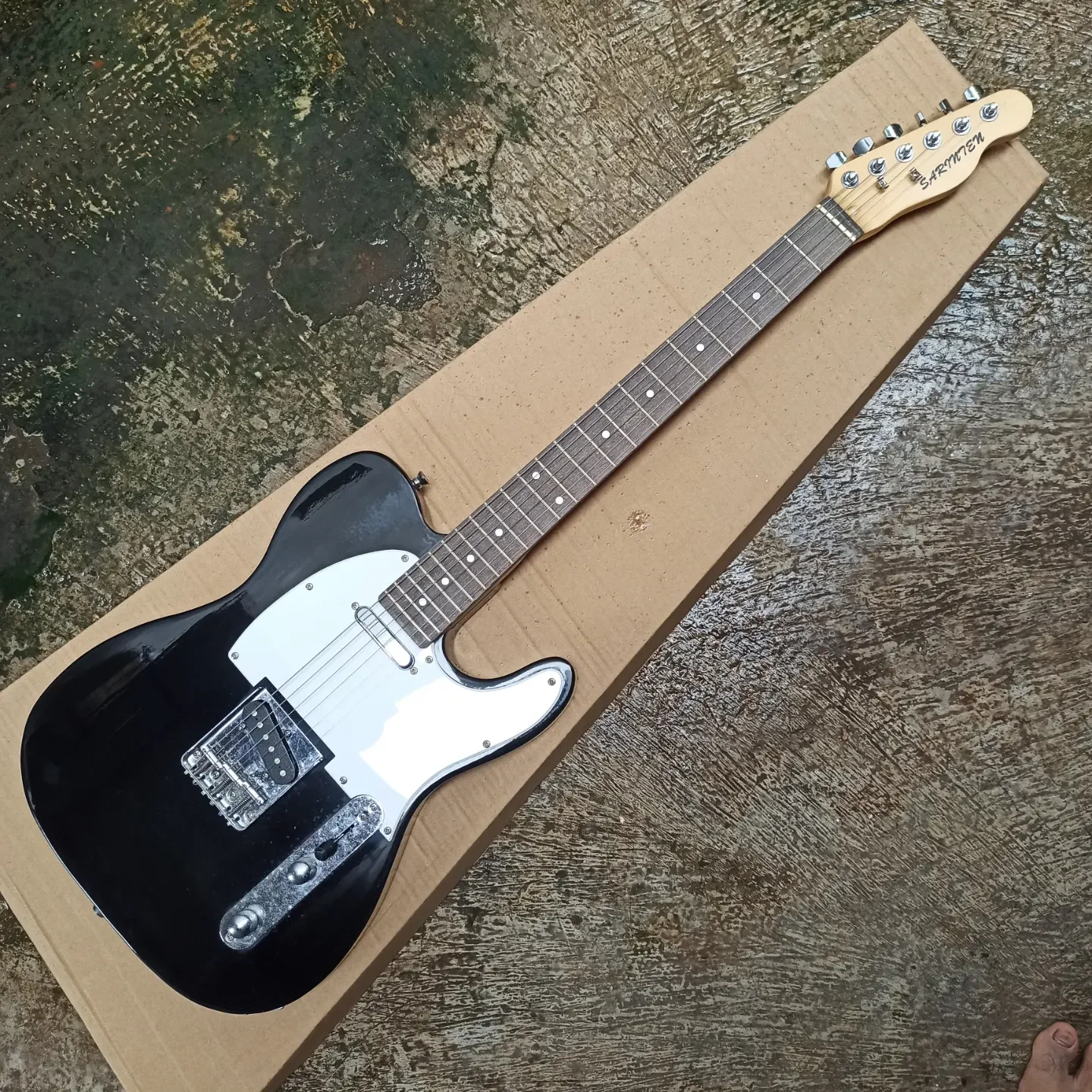 Gitar Elektrik SARINTEN Tele warna hitam gloss cocok utk semua genreini bukan fender telecaster