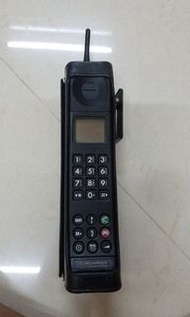 (書中) 電池已拆下，巳經用唔到，只供擺設 上世紀70/80年代  MOTOROLA 摩托羅拉 大哥大 手提電話 (see settlement location first)