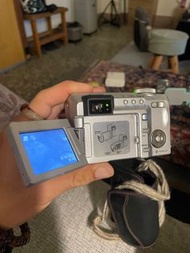 經典翻蓋螢幕旋轉相機 賓的士 CCD Pentax Optio 750Z功能正常附512m記憶卡以及電池一顆