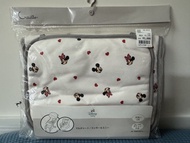 購自日本🇯🇵Disney baby 米奇與米妮多功能嬰兒坐墊 👶🏻BB車墊Baby Car seat坐墊Disney Baby 米奇米妮多用途墊👶🏻 嬰兒推車汽車安全座椅墊嬰兒車涼感車墊冷感車墊，附有