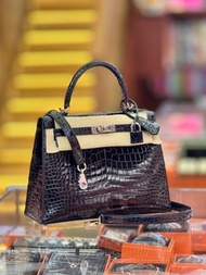 太絕了 Hermes Kelly 25 黑色銀扣 倒V 野生頂級鱷魚 🐊 黑銀天花板！看好是倒V哦！氣場全開！ 現貨❤️