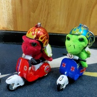 KEYCHAIN PENYU TERENGGANU PENYU HELMET NAIK SKUTER VESPA SOUVENIR TERENGGANU PENYU NAIK MOTOR VESPA