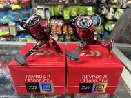 รอกตกปลา รอกสปินนิ่ง Daiwa Revros R LT3000-CXH (กล่องแดง)