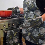 aLoveSupreme/南非文青手繪加厚隔熱烘培手套_ 鐵灰底藍色帝王花