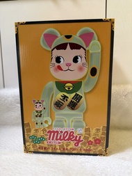BE@RBRICK 不二家 招財貓 Peko 蓄光夜光版 100% & 400%（舉左手/全新未拆）