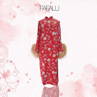 [FAFALU Qipao]  Red /White  Qipao Dress ชุดเดรสคอจีน ลายดอกสีขาว  ขนนกที่ปลายแขน