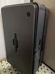 28寸行李箱