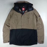 686 waterproof snowboard size M outside B049