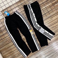 ADIDAS 三葉草情侶款專櫃男女同款雙排扣開叉運動褲衛褲潮流 長褲 pants trousers 男裝穿搭 女裝穿搭