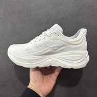 HOKA Bondi 8 白色運動鞋