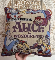 日本絕版愛麗絲夢遊仙境妙妙貓抱枕金線刺繡咕𠱸臣Cushion套。Alice in wonderland 柴郡貓 妙妙貓 生蠔bb白兔先生紅心皇后公主Jasmine擺設吊飾長髮公主長髮公主王子美人魚扭蛋