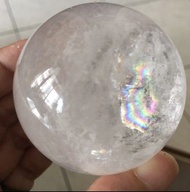 天然白水晶球直徑5.4公分重量218公克帶七彩彩虹光