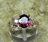 AAA 天然紅榴石 8x6 公釐 1.135 克拉，搭配 0.14 克拉鑽石 14K