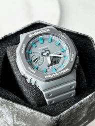 G-Shock GA2100 ของแท้ผู้ชายกีฬานาฬิกาเซ็นเซอร์คู่เคลื่อนไหวกลางแจ้งกันกระแทกกันน้ำโคลนอัตโนมัติยกไฟรับประกันสี่ปี GA-2110ET-8A