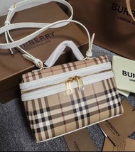 Burberry Vanity 棉质混纺面手提斜孭袋，2色可選，夏天必備，包型立體，可拆式肩背带    Size-19.5 - 8 - 15cm。