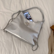 สินค้าใหม่ กระเป๋าหนังY2K สะพายไหล่/เป้สะพายหลัง โลโก้เงิน 2 สี N025