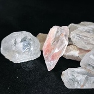 蒙古水晶 100g 原礦碎石 共生黑雲母礦物 共生鐘乳石
