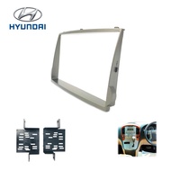 หน้ากาก HYUNDAI H1 STAREX หน้ากากวิทยุติดรถยนต์ 7" นิ้ว 2 DIN HYUNDAI ฮุนได H1 STAREX ปี 2005-2012 ขึ้นไป สีบรอนซ์เงิน สำหรับเปลี่ยนเครื่องเล่นใหม่ CAR RADIO FRAME