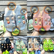 [Small Form should go up 1-2 sizes] Lightweight foam honeycomb slippers made of Eva plastic, comes w