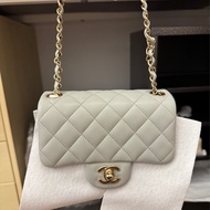 賠售！Chanel 23c 淺灰方胖子