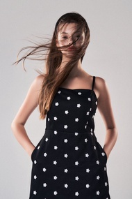 DAISY EMBROIDERED PADDED DRESSIN BLACK