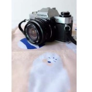 日本 OLYMPUS OM-10 菲林相機連 28mm f2.8大光圈鏡頭 合初影菲林及試玩菲林的朋友！