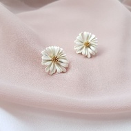 Flower Earrings / Earrings - Daisy Earrings