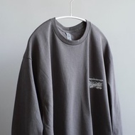 loose-fitting silhouette / long sleeve t-shirt / charcoal grey / unisex